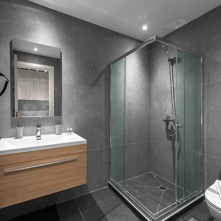 Big Apple, Nilie Hospitality Mgmt