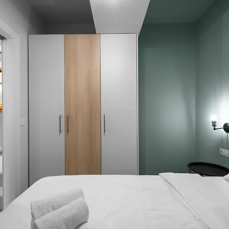 Big Apple, Nilie Hospitality Mgmt