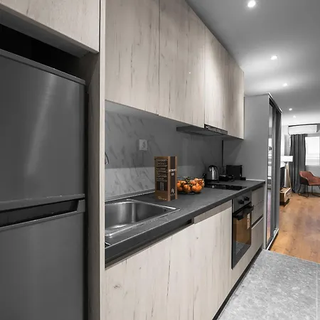 Big Apple, Nilie Hospitality Mgmt